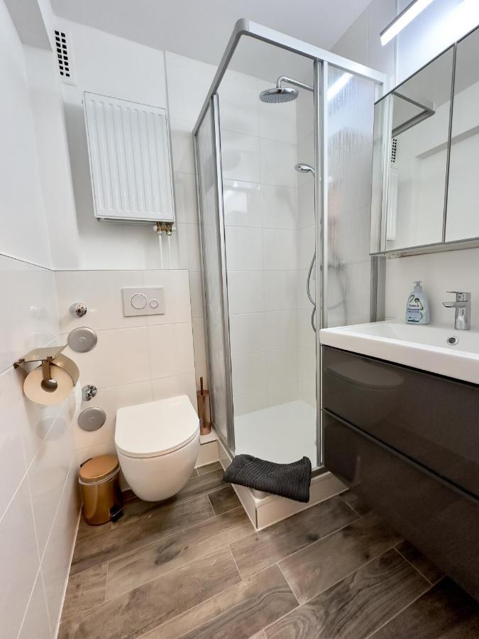 Apartment Fuer 3 Gaeste Mit Kostenlosen Parkplaetzen Und Lift Hannover Bagian luar foto